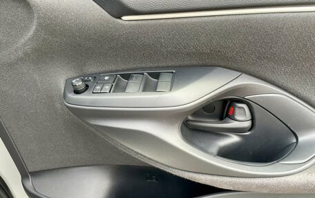 Toyota Yaris, 2020 год, 1 249 000 рублей, 16 фотография