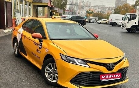 Toyota Camry, 2019 год, 1 300 000 рублей, 1 фотография