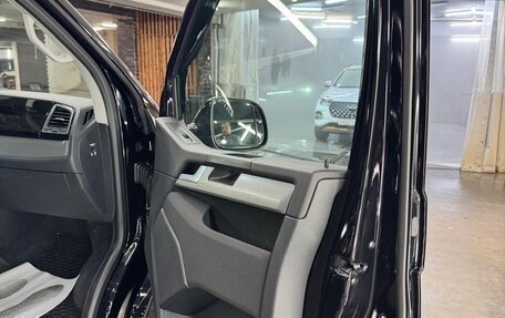 Volkswagen Multivan T6 рестайлинг, 2019 год, 4 700 000 рублей, 16 фотография