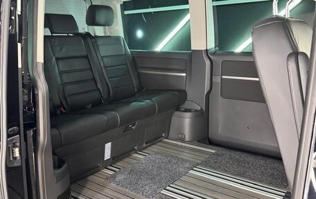 Volkswagen Multivan T6 рестайлинг, 2019 год, 4 700 000 рублей, 18 фотография