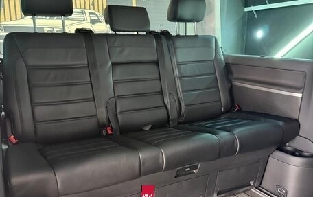 Volkswagen Multivan T6 рестайлинг, 2019 год, 4 700 000 рублей, 19 фотография