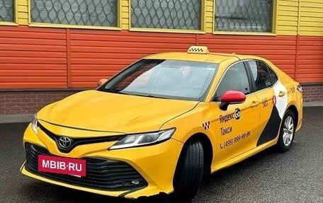 Toyota Camry, 2019 год, 1 300 000 рублей, 2 фотография