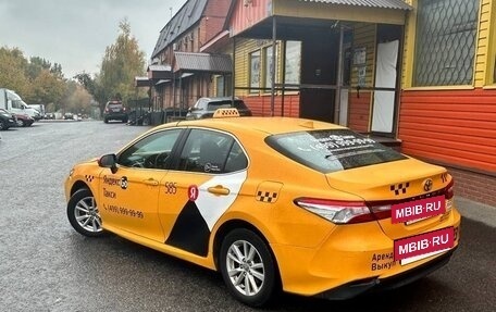 Toyota Camry, 2019 год, 1 300 000 рублей, 3 фотография