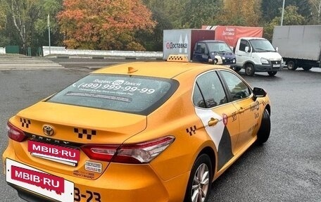 Toyota Camry, 2019 год, 1 300 000 рублей, 4 фотография