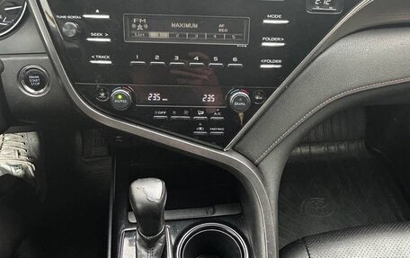 Toyota Camry, 2019 год, 1 300 000 рублей, 7 фотография