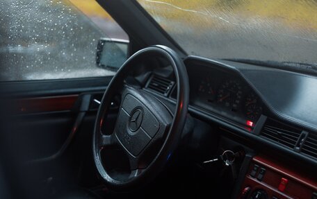 Mercedes-Benz E-Класс, 1994 год, 700 000 рублей, 6 фотография