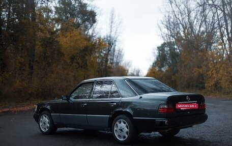 Mercedes-Benz E-Класс, 1994 год, 700 000 рублей, 2 фотография
