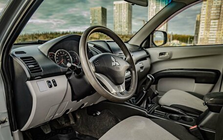 Mitsubishi L200 IV рестайлинг, 2013 год, 1 075 000 рублей, 10 фотография