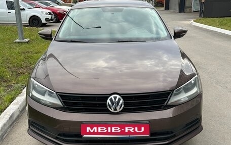 Volkswagen Jetta VI, 2015 год, 990 000 рублей, 2 фотография