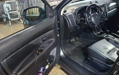 Mitsubishi Outlander III рестайлинг 3, 2016 год, 1 600 000 рублей, 8 фотография