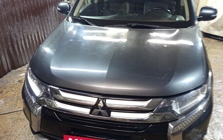 Mitsubishi Outlander III рестайлинг 3, 2016 год, 1 600 000 рублей, 3 фотография