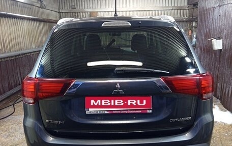Mitsubishi Outlander III рестайлинг 3, 2016 год, 1 600 000 рублей, 4 фотография