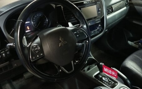 Mitsubishi Outlander III рестайлинг 3, 2016 год, 1 600 000 рублей, 11 фотография