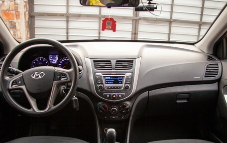 Hyundai Solaris II рестайлинг, 2015 год, 1 050 000 рублей, 6 фотография
