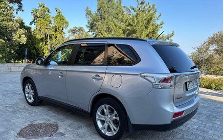 Mitsubishi Outlander III рестайлинг 3, 2012 год, 1 550 000 рублей, 4 фотография