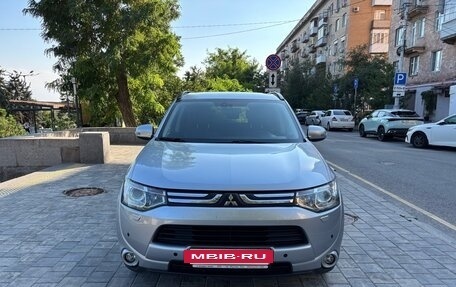 Mitsubishi Outlander III рестайлинг 3, 2012 год, 1 550 000 рублей, 2 фотография