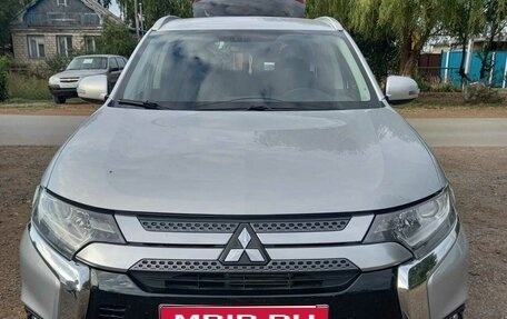 Mitsubishi Outlander III рестайлинг 3, 2018 год, 1 800 000 рублей, 1 фотография