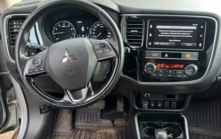 Mitsubishi Outlander III рестайлинг 3, 2018 год, 1 800 000 рублей, 7 фотография