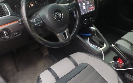 Volkswagen Jetta VI, 2013 год, 700 000 рублей, 2 фотография