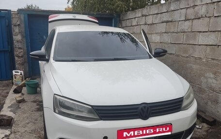 Volkswagen Jetta VI, 2013 год, 700 000 рублей, 8 фотография