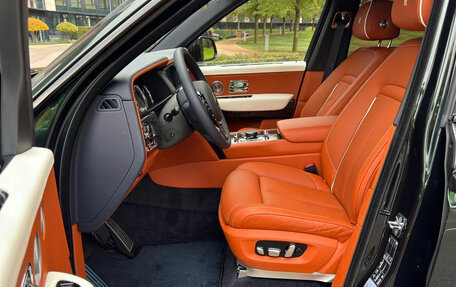 Rolls-Royce Cullinan, 2023 год, 49 900 000 рублей, 21 фотография