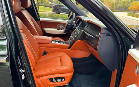 Rolls-Royce Cullinan, 2023 год, 49 900 000 рублей, 32 фотография