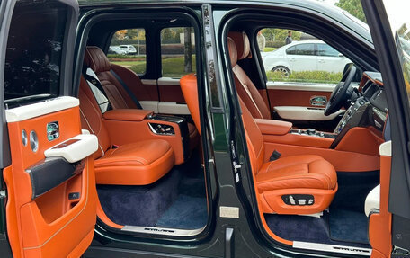 Rolls-Royce Cullinan, 2023 год, 49 900 000 рублей, 29 фотография