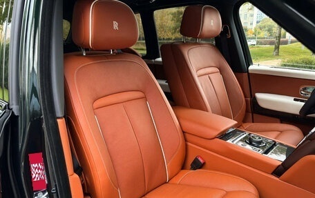 Rolls-Royce Cullinan, 2023 год, 49 900 000 рублей, 33 фотография