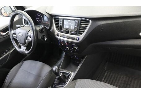 Hyundai Solaris II рестайлинг, 2017 год, 865 500 рублей, 5 фотография