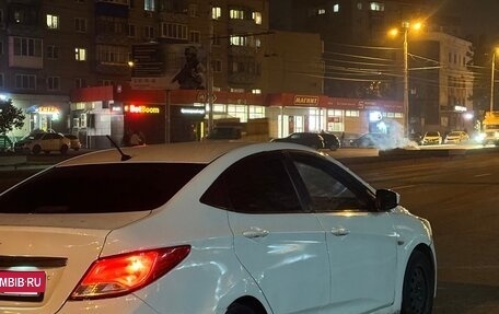 Hyundai Solaris II рестайлинг, 2014 год, 230 000 рублей, 3 фотография