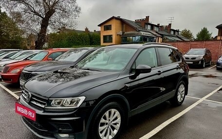 Volkswagen Tiguan II, 2020 год, 2 570 000 рублей, 2 фотография