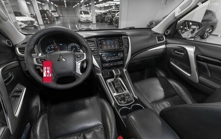 Mitsubishi Pajero Sport III рестайлинг, 2018 год, 2 480 000 рублей, 7 фотография