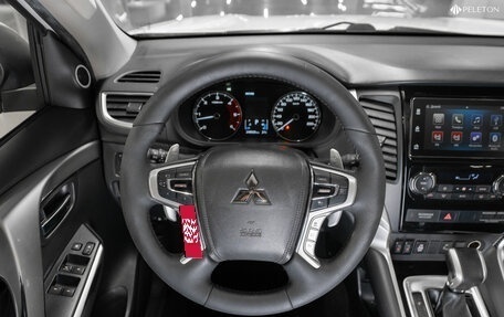 Mitsubishi Pajero Sport III рестайлинг, 2018 год, 2 480 000 рублей, 10 фотография