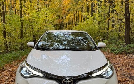 Toyota C-HR I рестайлинг, 2023 год, 3 190 000 рублей, 1 фотография