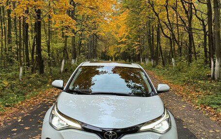 Toyota C-HR I рестайлинг, 2023 год, 3 190 000 рублей, 13 фотография
