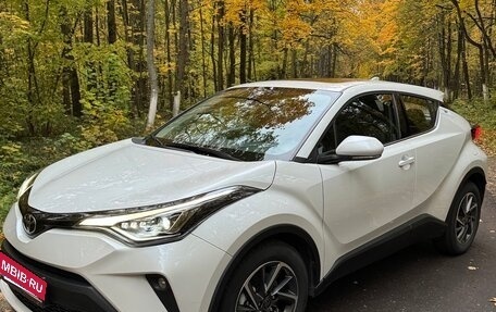 Toyota C-HR I рестайлинг, 2023 год, 3 190 000 рублей, 6 фотография
