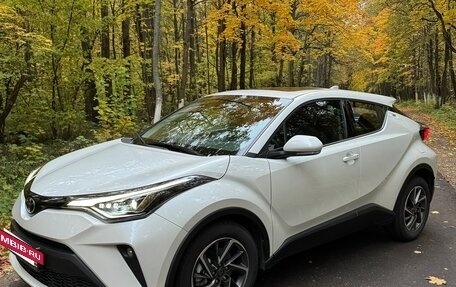 Toyota C-HR I рестайлинг, 2023 год, 3 190 000 рублей, 7 фотография