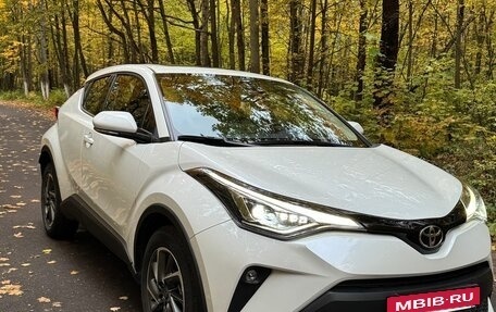 Toyota C-HR I рестайлинг, 2023 год, 3 190 000 рублей, 11 фотография
