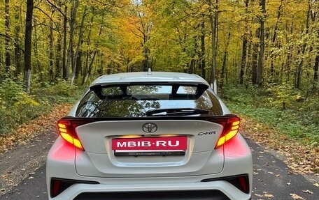 Toyota C-HR I рестайлинг, 2023 год, 3 190 000 рублей, 18 фотография