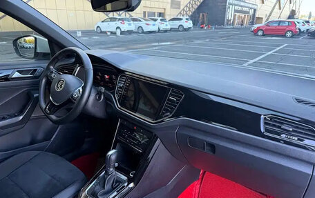 Volkswagen T-Roc I, 2022 год, 1 400 000 рублей, 8 фотография