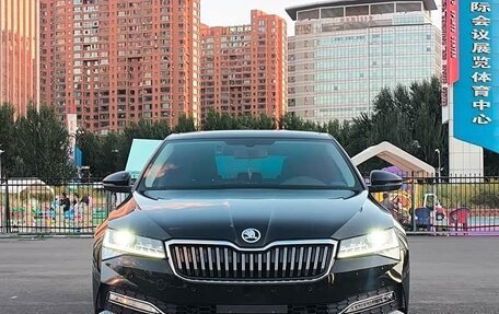 Skoda Superb III рестайлинг, 2022 год, 2 136 000 рублей, 2 фотография