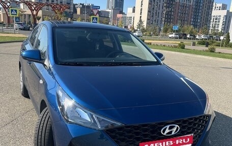Hyundai Solaris II рестайлинг, 2021 год, 1 675 000 рублей, 2 фотография
