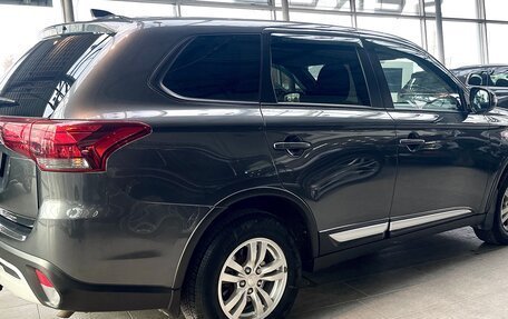 Mitsubishi Outlander III рестайлинг 3, 2020 год, 2 100 000 рублей, 7 фотография