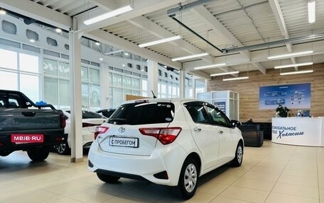 Toyota Vitz, 2018 год, 1 349 000 рублей, 6 фотография