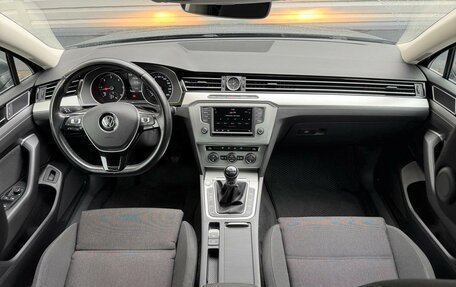 Volkswagen Passat B8 рестайлинг, 2015 год, 1 647 000 рублей, 10 фотография