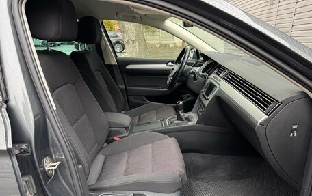 Volkswagen Passat B8 рестайлинг, 2015 год, 1 647 000 рублей, 13 фотография