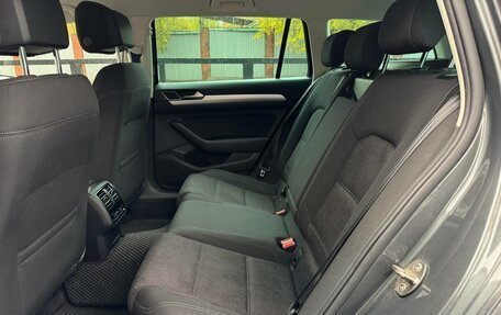 Volkswagen Passat B8 рестайлинг, 2015 год, 1 647 000 рублей, 16 фотография