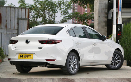 Mazda 3, 2023 год, 1 970 000 рублей, 4 фотография