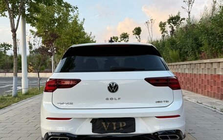 Volkswagen Golf VIII, 2022 год, 2 000 000 рублей, 5 фотография