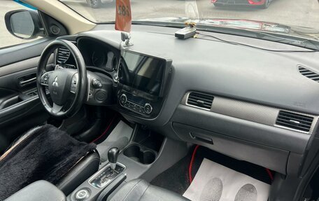 Mitsubishi Outlander III рестайлинг 3, 2012 год, 1 649 000 рублей, 13 фотография